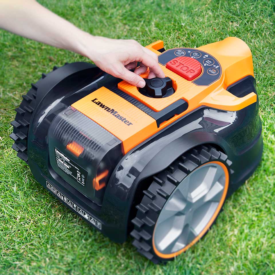 Robot koszący LawnMaster OcuMow VBRM16-1-03 | Bez przewodu ograniczającego | Kamera OGR | Akumulator MX24